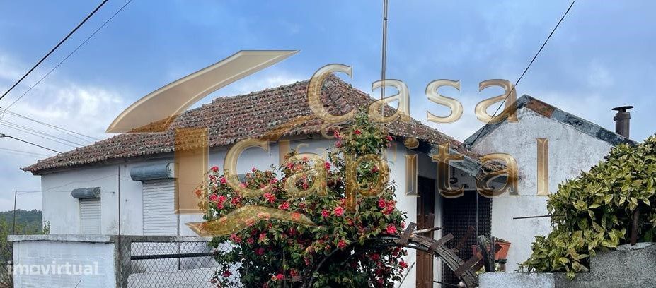 Moradia T2 para remodelar.