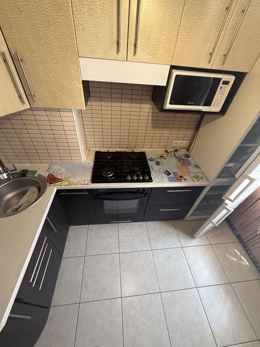 Пропоную в оренду 3 кім по Героїв України