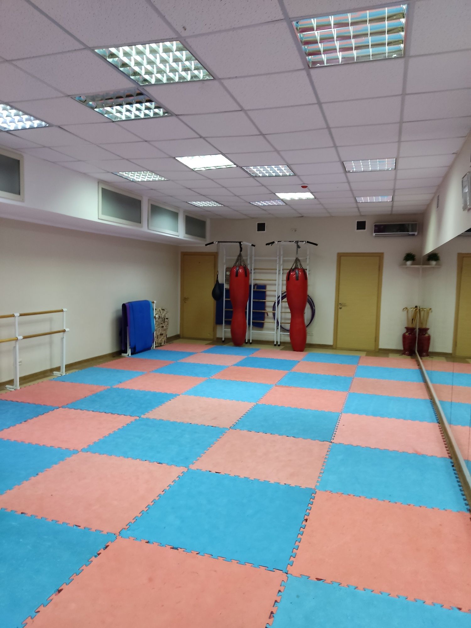 Помещение  300м.кв, ул.Вышгородская.Куреневка