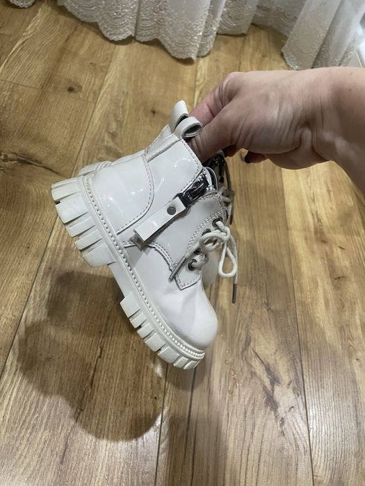 Зимові черевички на дівчинку