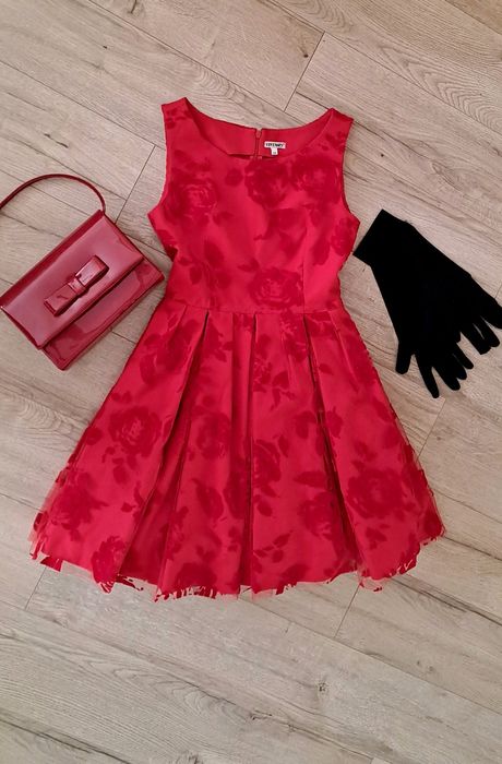 Плаття червоне, святкове