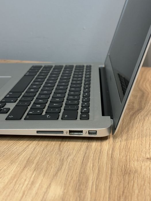 MacBook Air 13” (2017) – sprawny, ale bateria do wymiany