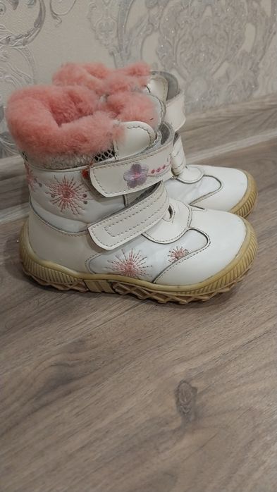 Зимние кожаные ботинки на девочку