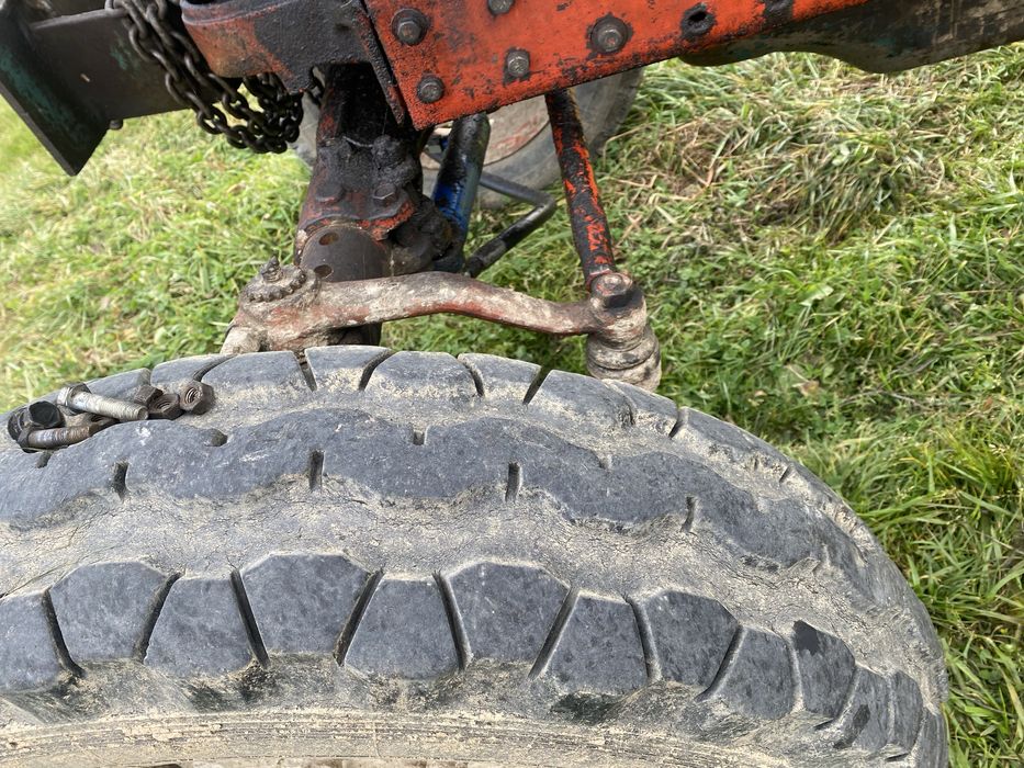 Трактор юмз в робочому стані