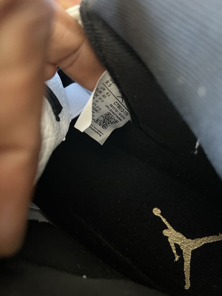 Jordan 11 preta e branca