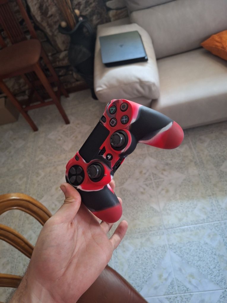 PlayStation 4 Usado + Jogos Digitais e Físicos - Ótimo Estado!