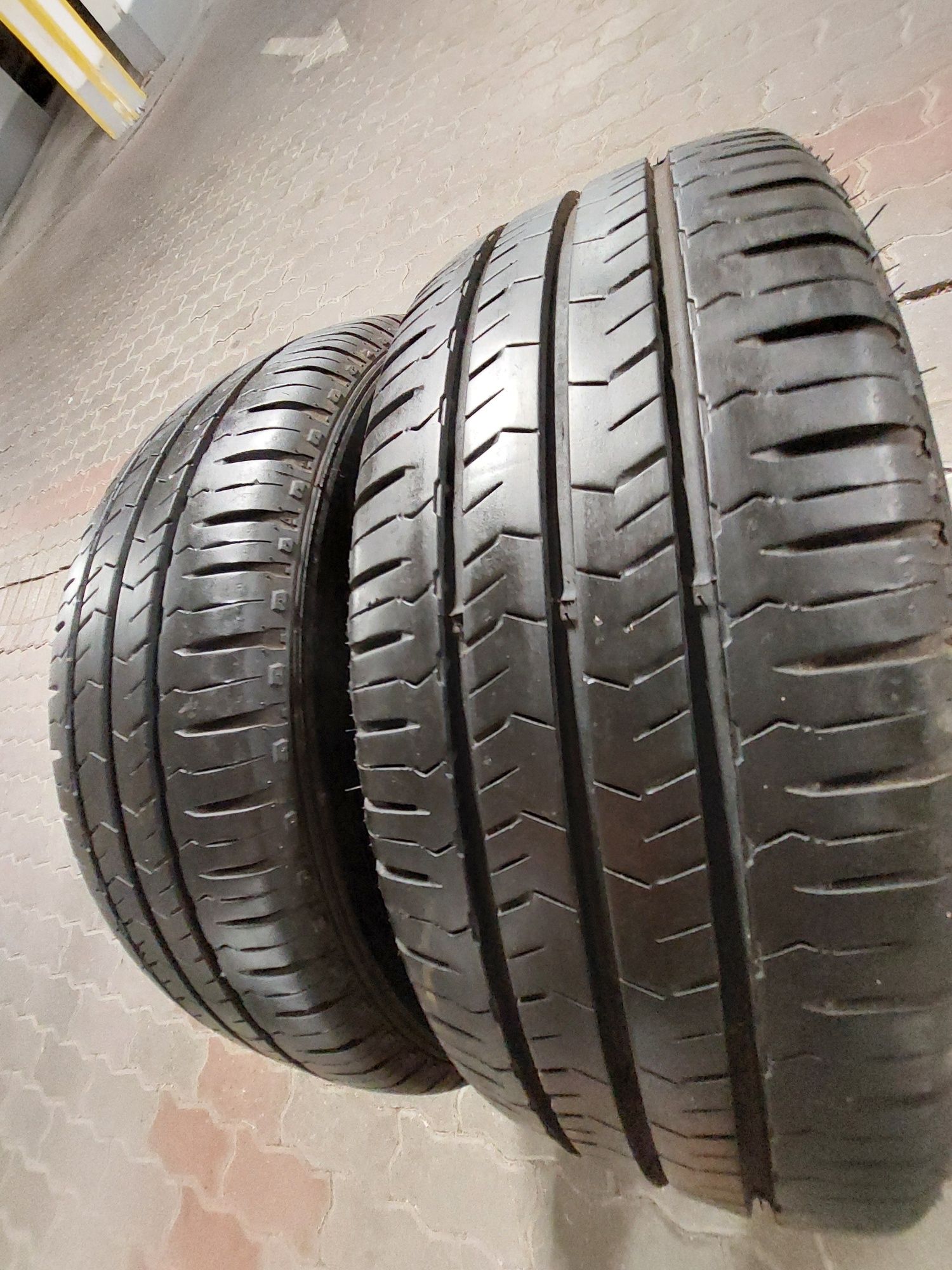 2x215/65R16C Nexen Roadian CT8