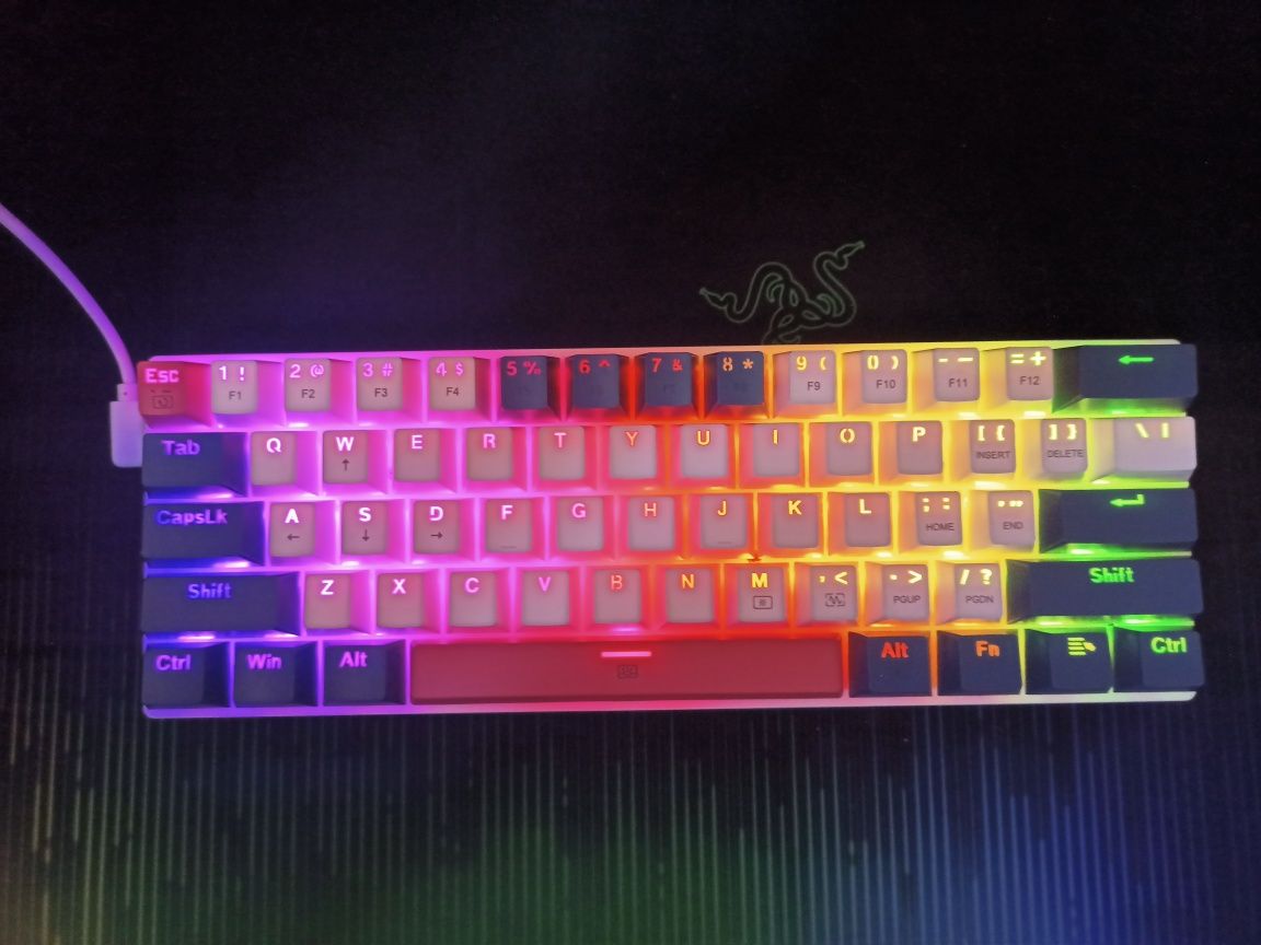 Нова ігрова механічна міні клавіатура Machenike k500-b61 Red switch