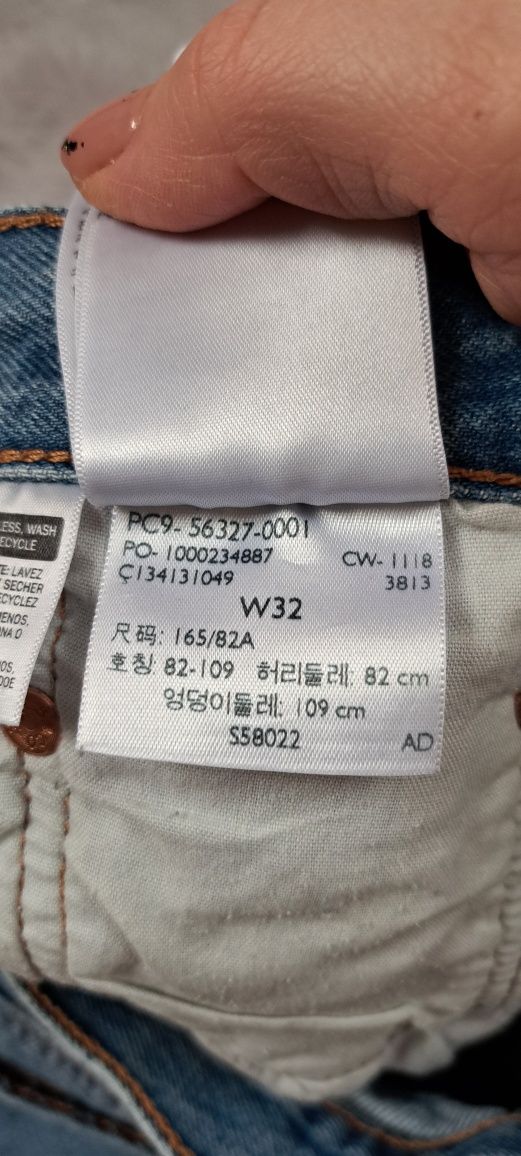Spodenki szorty Levis roz 32