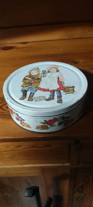 Metalowe ozdobne pudełko