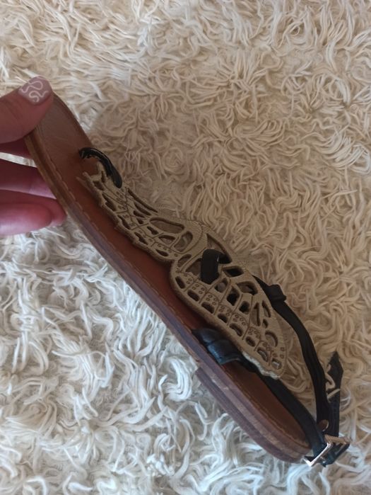 Босоніжки у відмінному стані 36 розміру