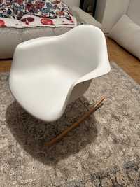 Fotel bujany biały