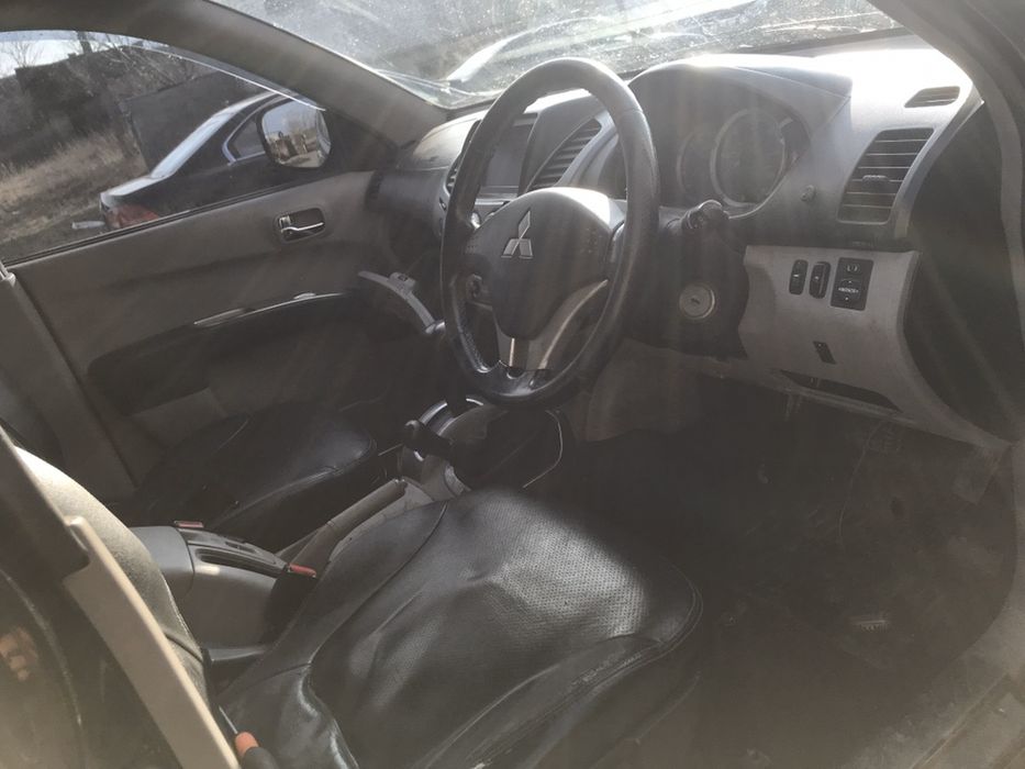 Розборка Разборка Міцубісі Л200 Mitsubishi L200 4x4 2.5tdi automat