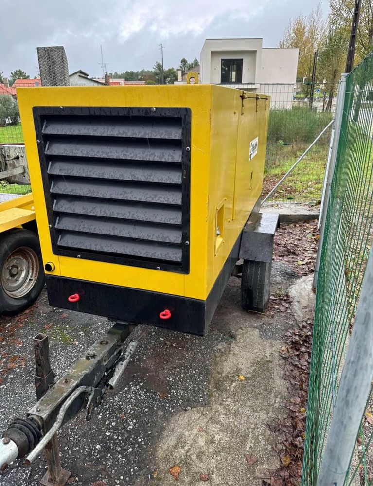 Gerador Gesan  27 kva com reboque
