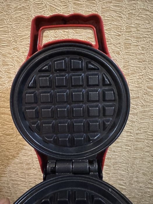 Вафельница червона