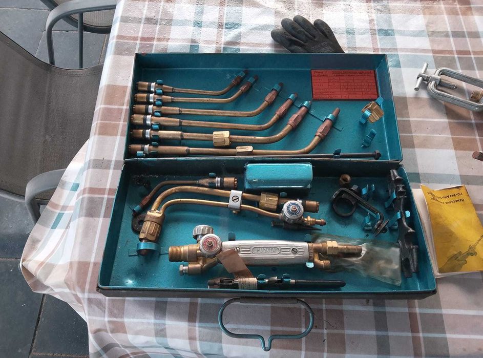 Zestaw palników spawalniczych i manometry acetylenowe