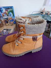 Botas FootFlex 39, de meio cano, com atacadores.