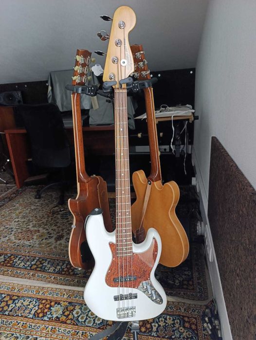 Baixo Squier Jazz Bass Branco