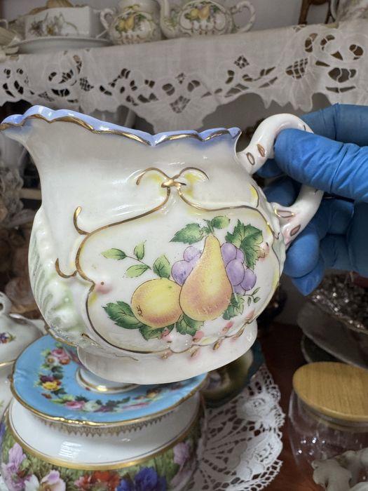 Вінтажний фарфоровий чайний набір ( чайник,цукорниця, молочник