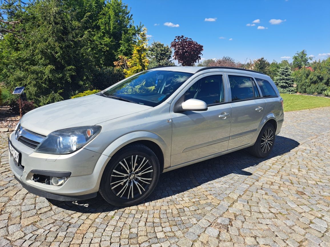 Opel Astra 2005 1.8 benzyna kombi