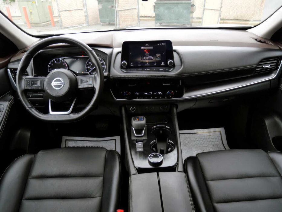 Nissan Rogue SV      2021