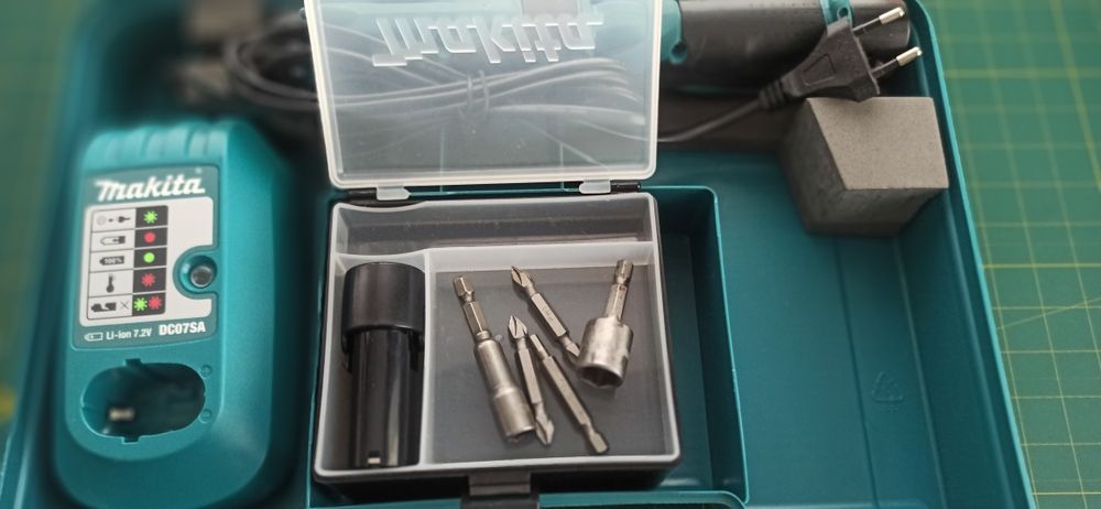 Акумуляторний шуруповерт  Makita DF012DSE