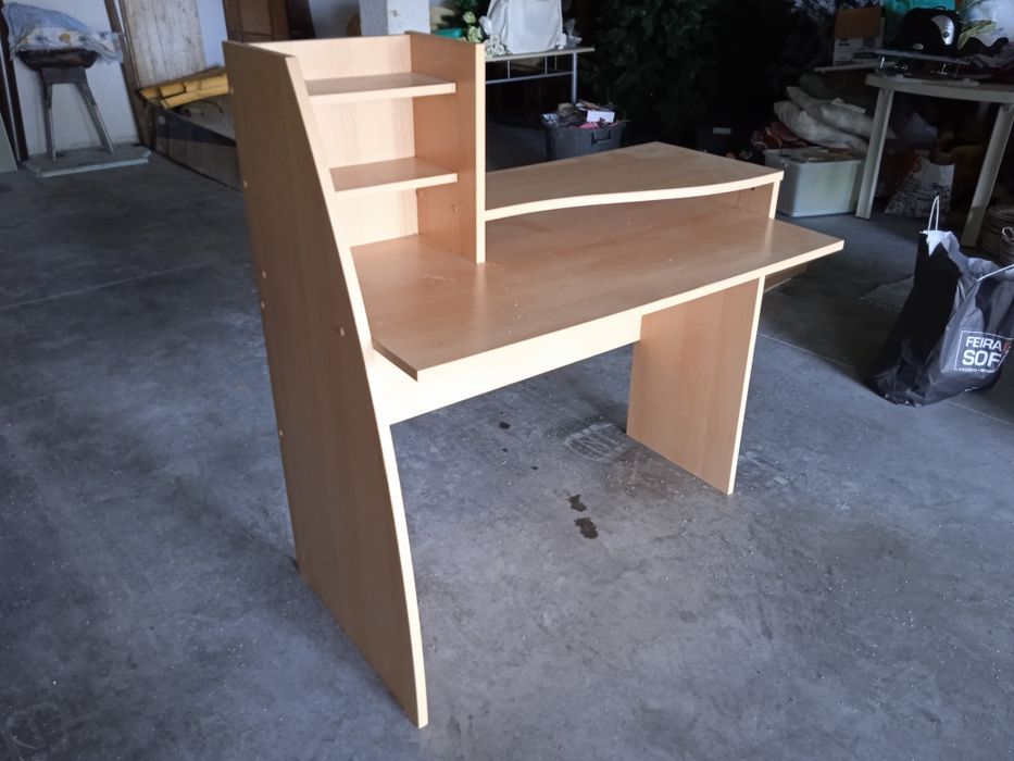 Escrivaninha bom estado