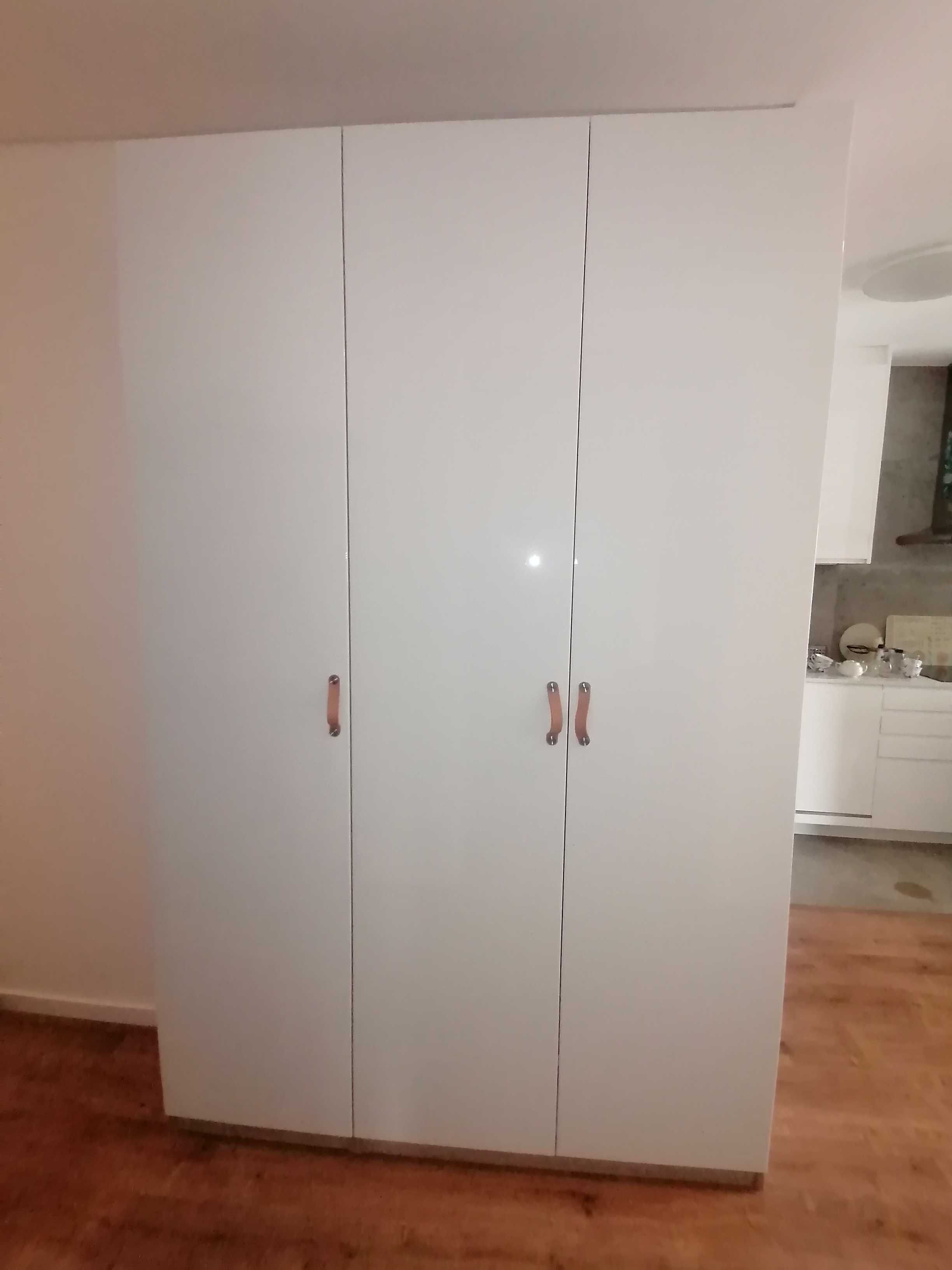 Roupeiro PAX Ikea 3 portas como novo