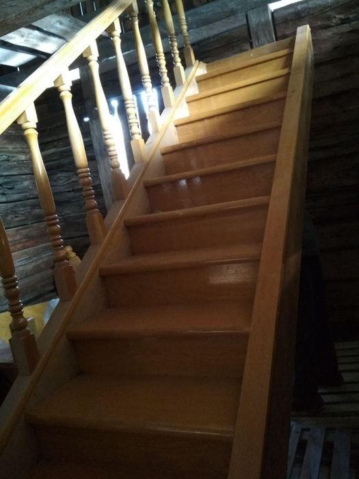 Сходи ,натуральний дуб