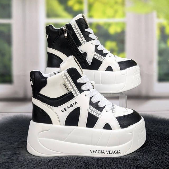 Кросівки хайтопи крутенські.