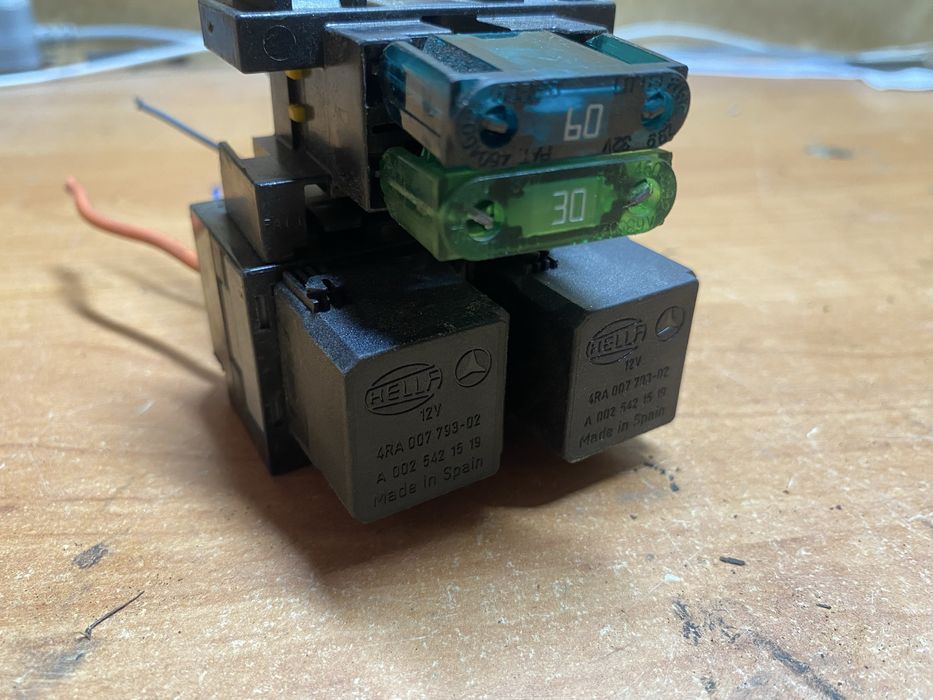 Mercedes ML163 колодка запобіжників та реле для Мерседес МЛ. З проводк