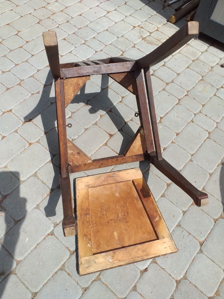 Stare ,przedwojenne krzesło