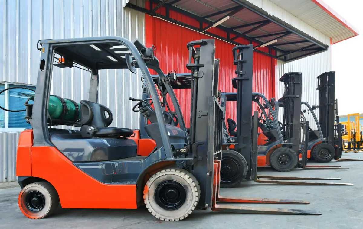 wynajem wózki widłowe od 1,5 t do 5 t, transport maszyn, operator