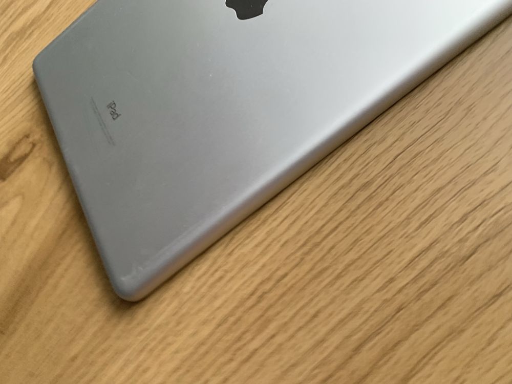 iPad ( 6-th Generation) 32gb, Silver, 2018