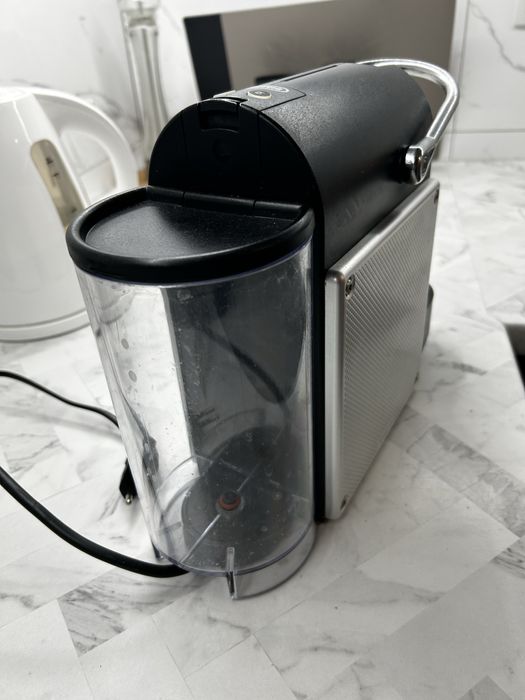 Ekspres do kawy na kapsulki delonghi