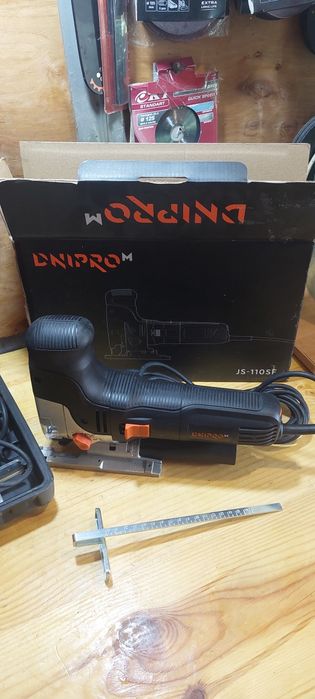 Лобзик електричний Днипро-М JS-110SF