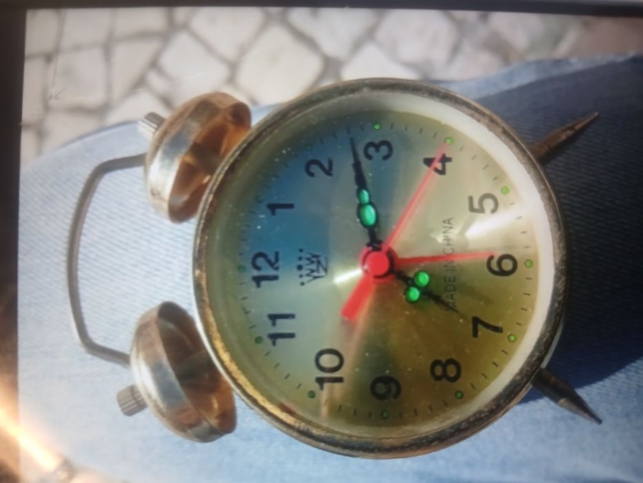 Relógio despertador a corda