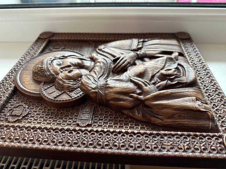 Продам Икона Владимирская 26*32 из натурального дуба. В двух вариантах