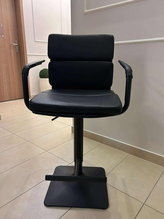 Krzesło hoker do makijażu/brwi