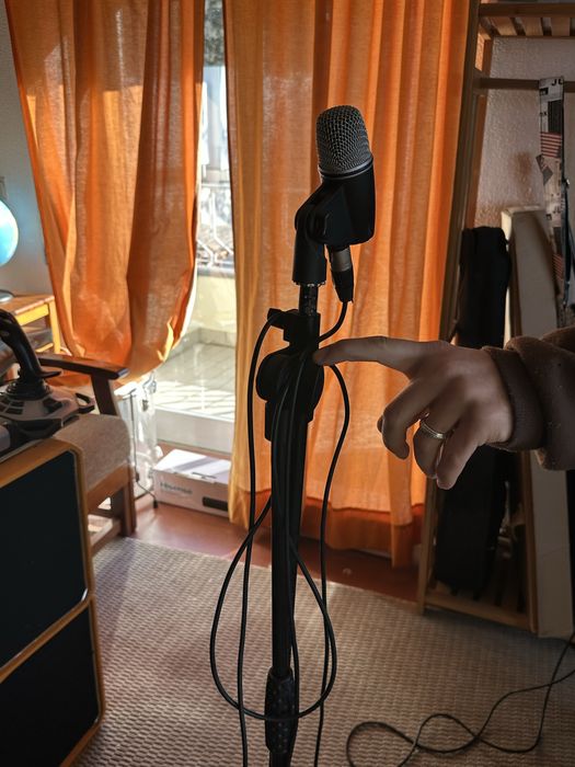 Microfone JTS + Tripé