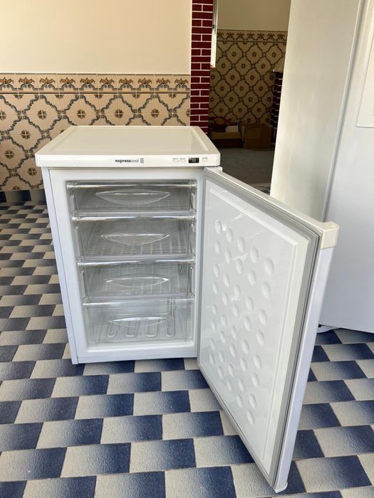 LG Express cool Mini congelador semi novo