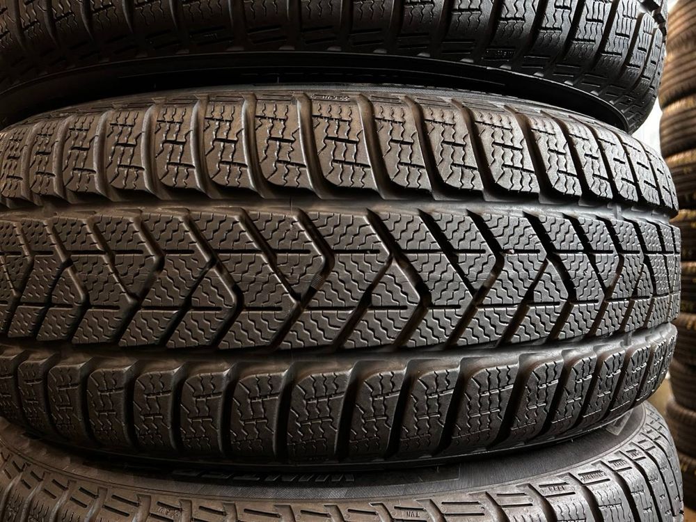 Шини Зимові 215х55хR18 PIRELLI SOTTOZERO 3 / 4шт / 90+%Залишок / 2022р