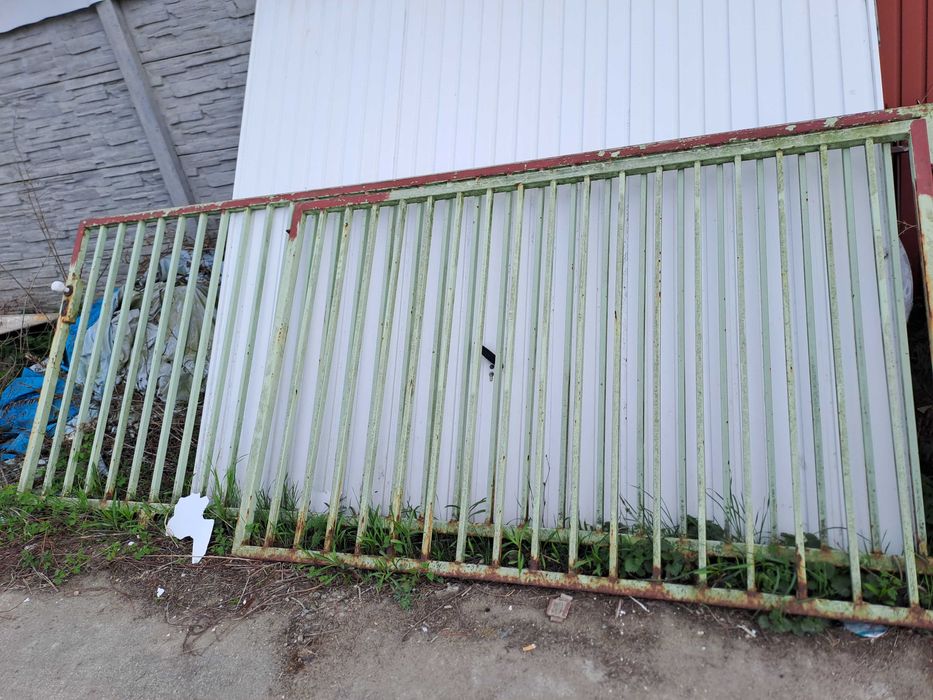 brama metalowa - możliwy transport