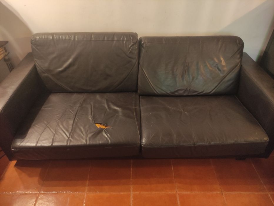 Sofá em pele 2 lugares