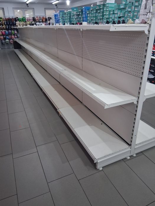 Regały sklepowe I stoły