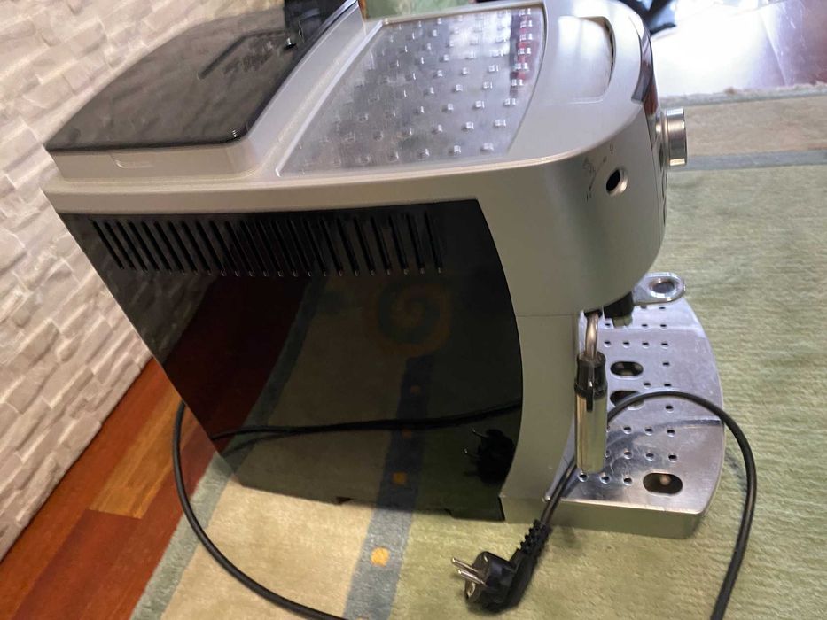 Ekspres ciśnieniowy do kawy DeLonghi Magnifica S