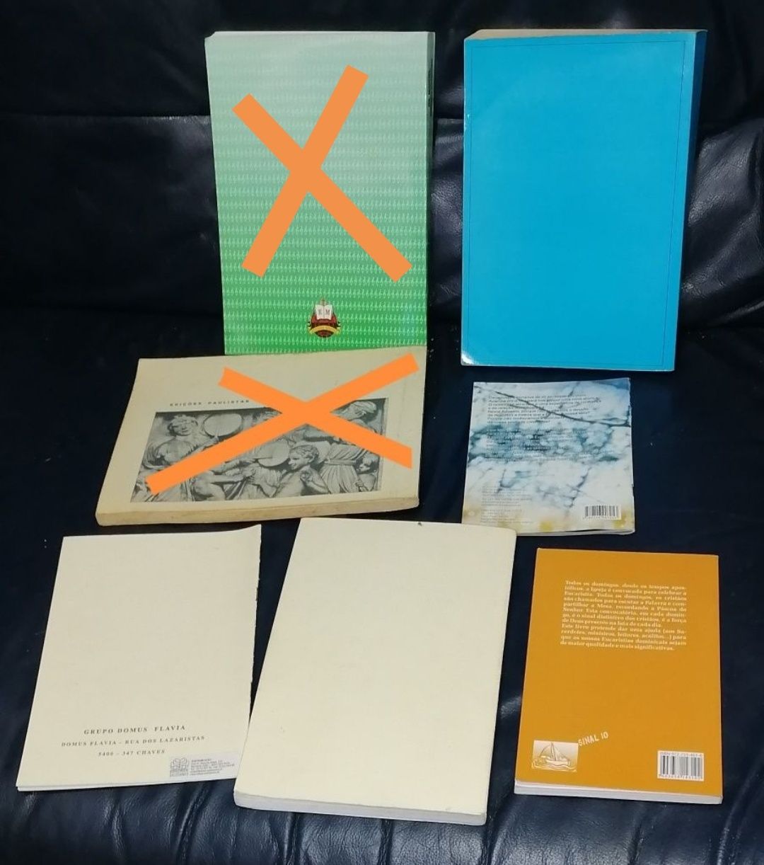 Livros com partituras para a Eucaristia e orientações para a Missa