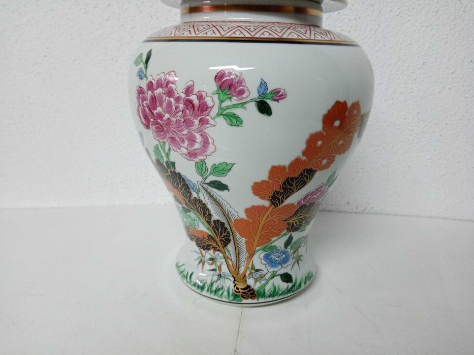 Vista Alegre - Pote com tampa em porcelana