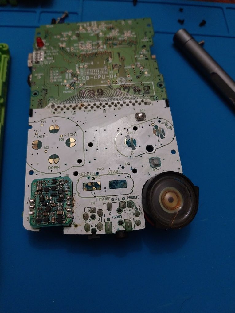 Manutenção de consolas gameboy
