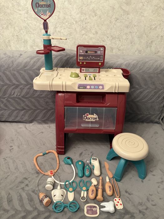 Детский туалетный столик. Набор врача с звуком, светом